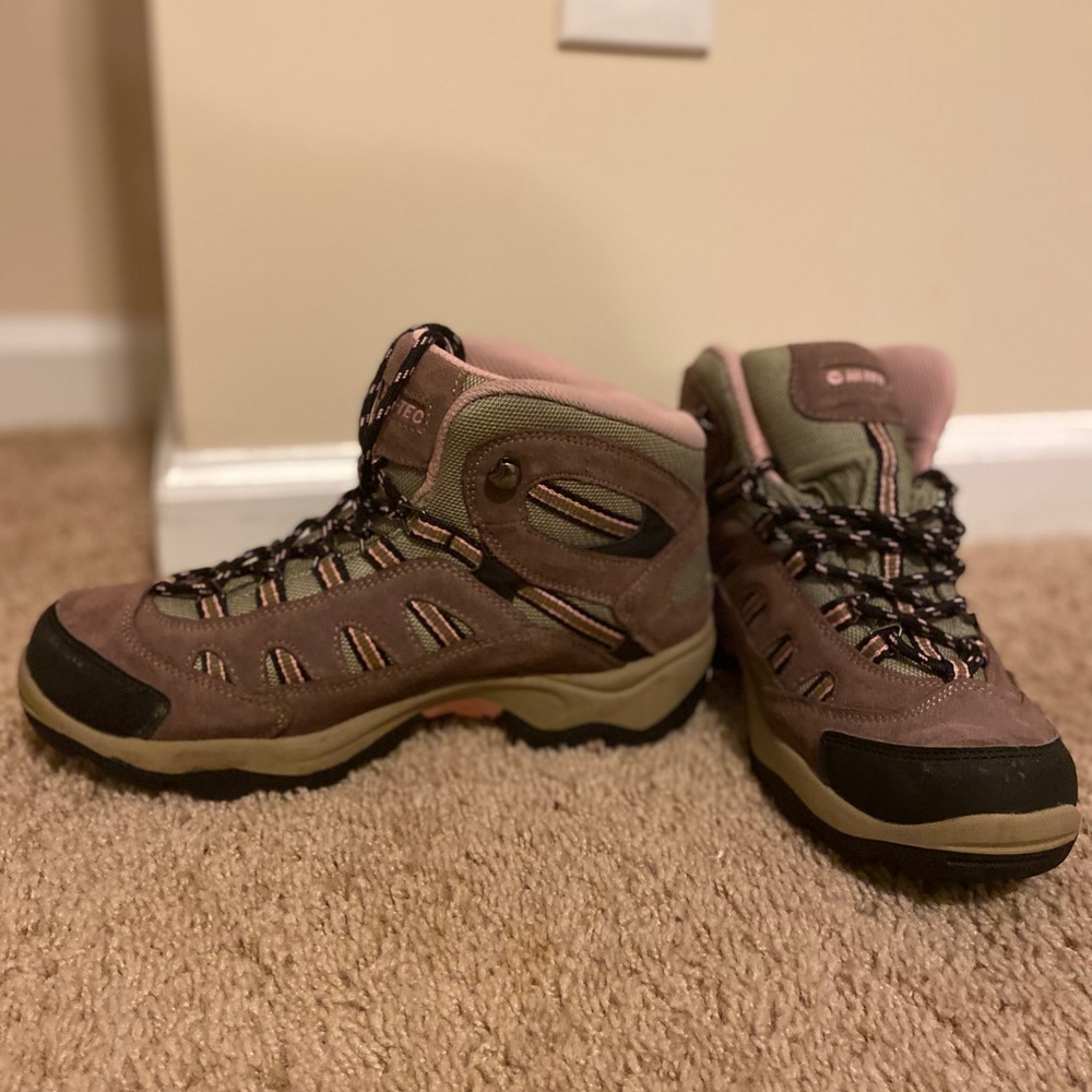 HI-TEC hiking boots